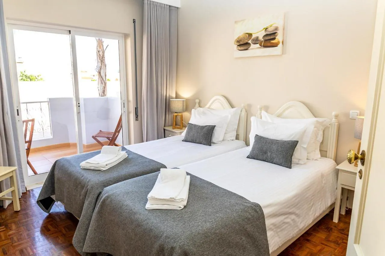 Giramar Apartamentos Turisticos Lagos 3*,